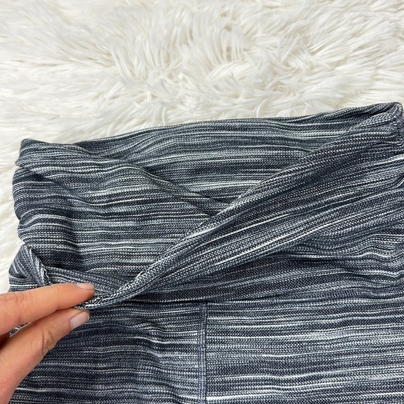 Lululemon Align Crop 21" *Cross Waist Mini Space Dye Herringbone Heathered Black - Picture 3 of 7